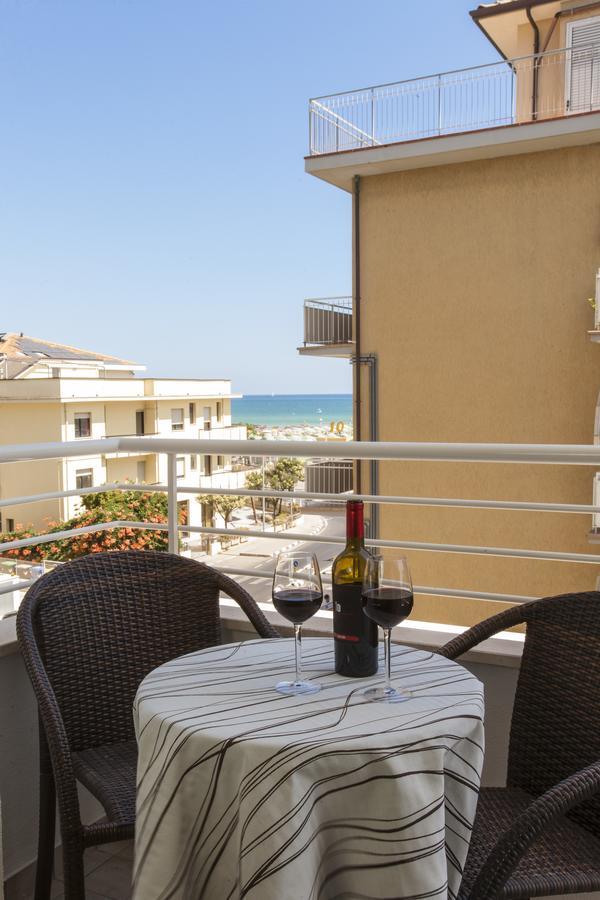Hotel Houston Suites Rimini Exterior foto